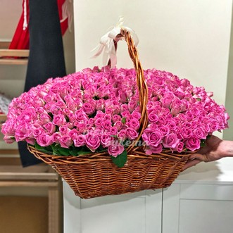 Корзина цветов из 251 розы