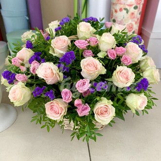 Корзина розовых роз