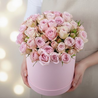 17 кустовых роз в коробке