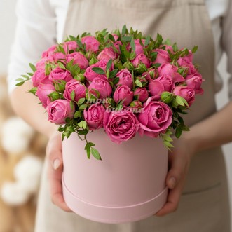 19 пионовидных роз в коробке