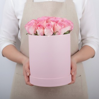 19 роз в коробке