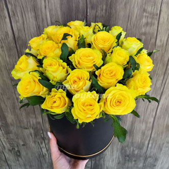 23 желтые розы в коробке