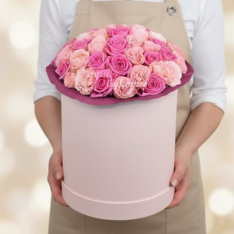 24 розы в коробке