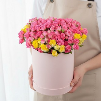 25 кустовых роз в коробке