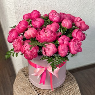 25 пионов в коробке