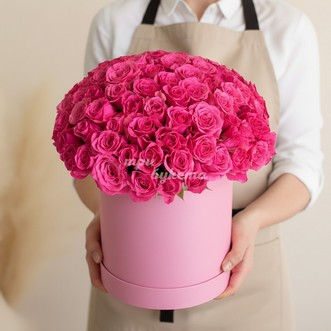 29 кустовых роз в коробке