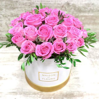 29 розовых роз в коробке