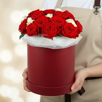 31 роза в коробке