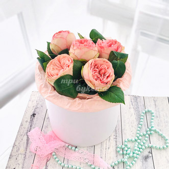 5 пионовидных роз в коробке
