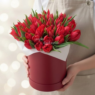 51 красный тюльпан в коробке