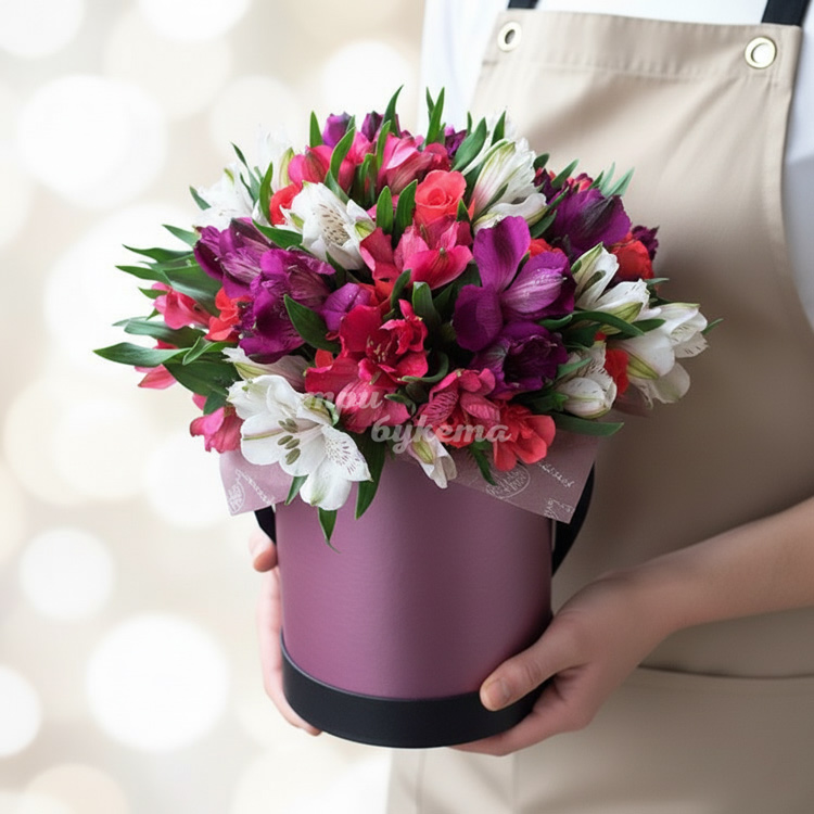 Альстромерии в коробке