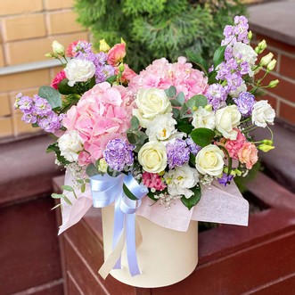 Гортензии в шляпной коробке