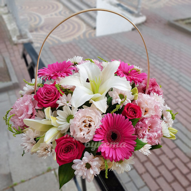 Композиция из лилий и гербер