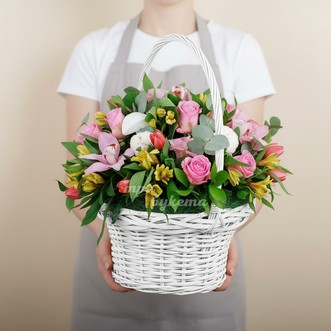 Корзина альстромерий и роз