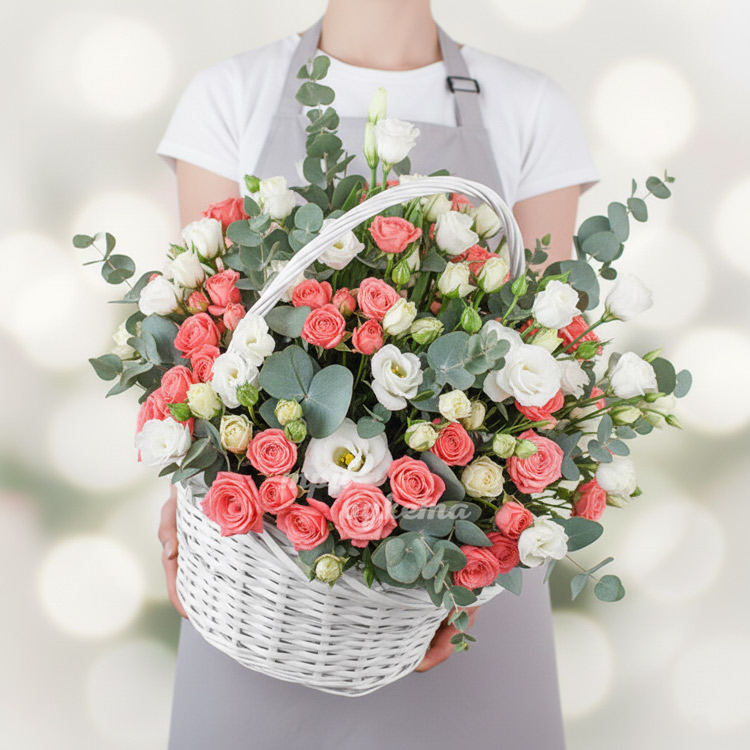 Корзина кустовых роз и эустом