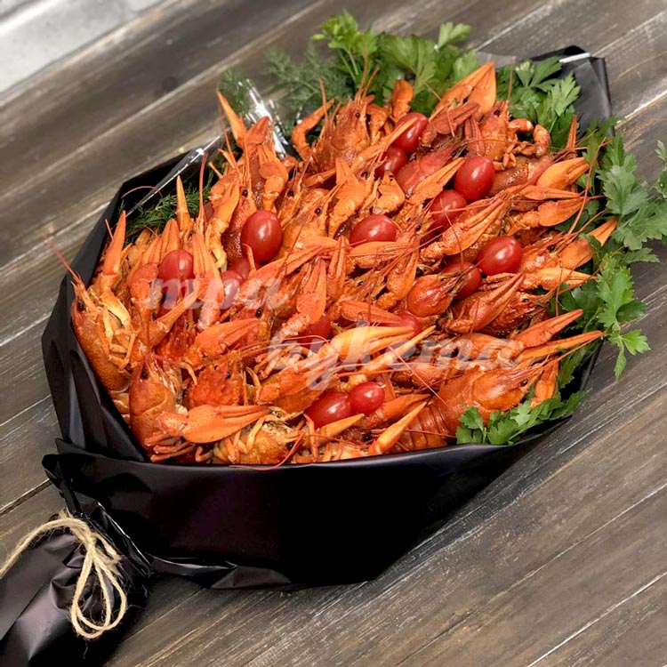 Букет из раков (2 кг) и томатов (букет на столе)