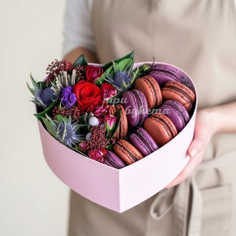 Новогодняя композиция с макарунами