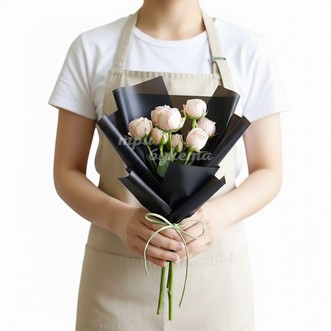 Мини-букет из 7 кремовых роз