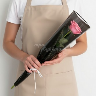 Мини-букет из розовой розы в пленке