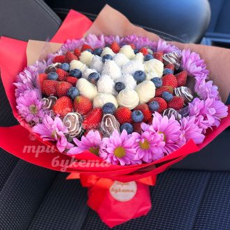 Букет из клубники и голубики