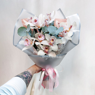Монобукет из 11 орхидей