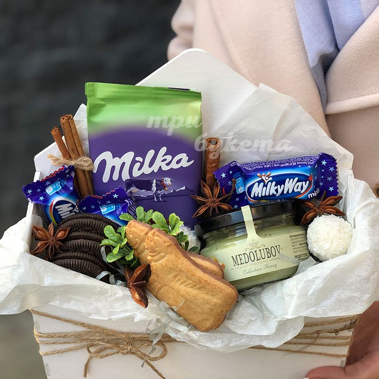 Деревянный конверт "Сладости к чаю" (крупный план)