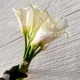 Букет невесты из белых калл