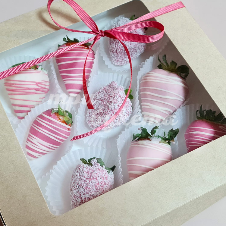 Набор из 9 клубник в шоколаде (крупный план)