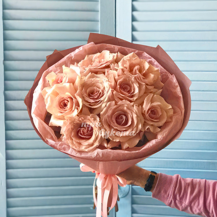 Букет из 9 роз сорта Квиксэнд (крупный план)